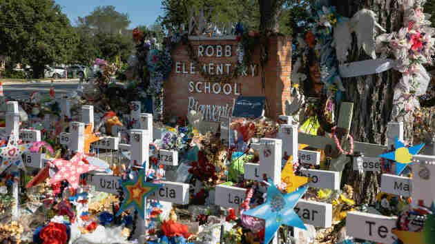 Officers who 'failed' Uvalde children in massacre allowed to continue working this fall - WEIS - Vimarsana News