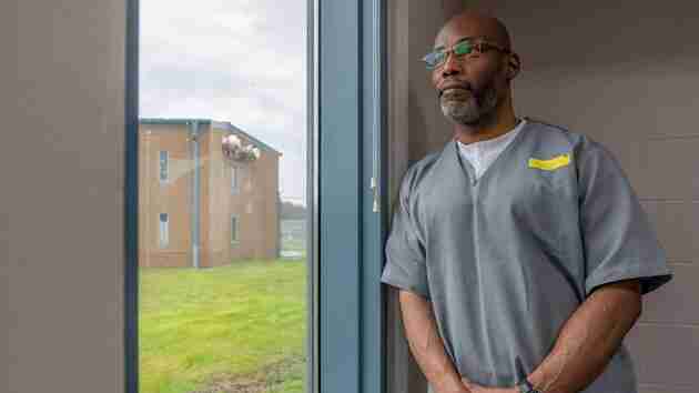 Man sentenced to life in prison walks free after Missouri judge vacates his conviction - WEIS - Vimarsana News