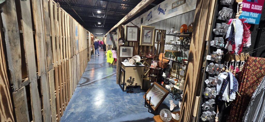 Weiss Lake Emporium Celebrates Grand Opening with Chamber Ribbon Cutting