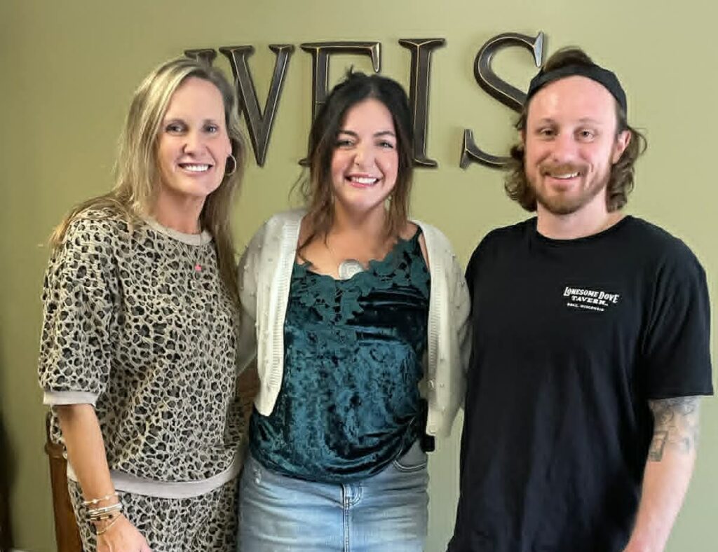 Artist Sofia Lee Davis Visits WEIS Radio for Live Interview and New Single Release