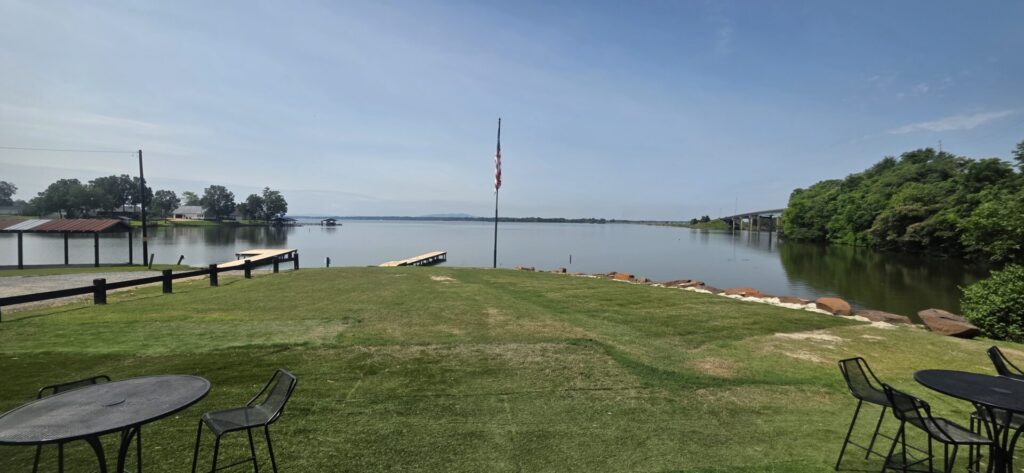 Jefferson's Celebrates Grand Opening with Ribbon Cutting on Weiss Lake