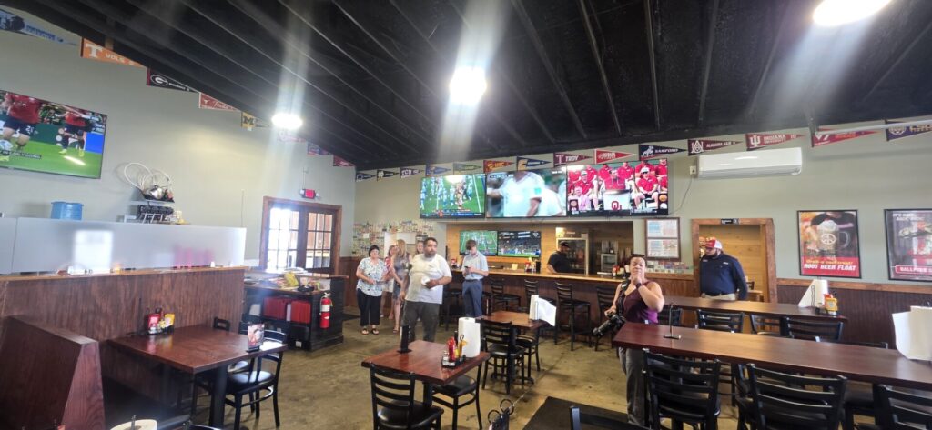 Jefferson's Celebrates Grand Opening with Ribbon Cutting on Weiss Lake