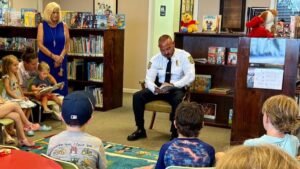 Glencoe Police Chief Kenon McKenzie reads to children at the Glencoe Public Library