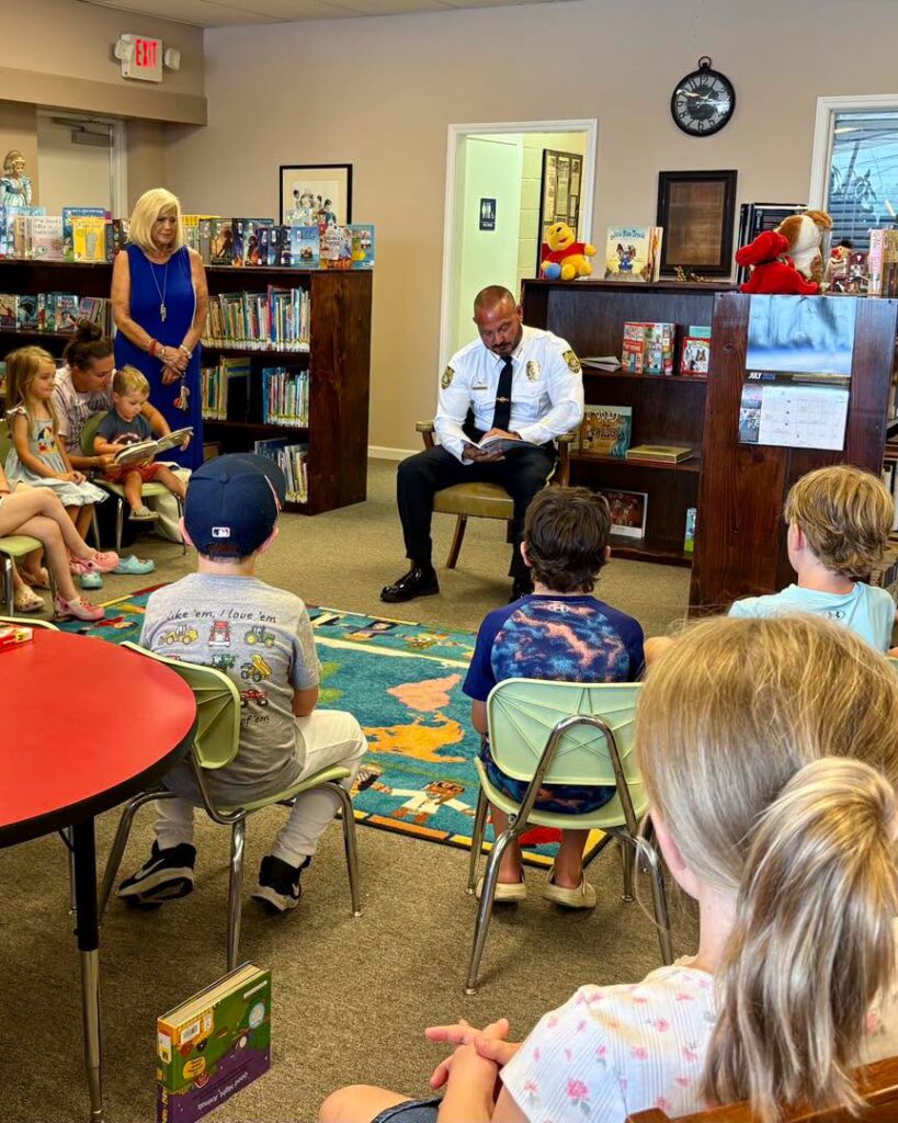 Glencoe Police Chief Kenon McKenzie reads to children at the Glencoe Public Library