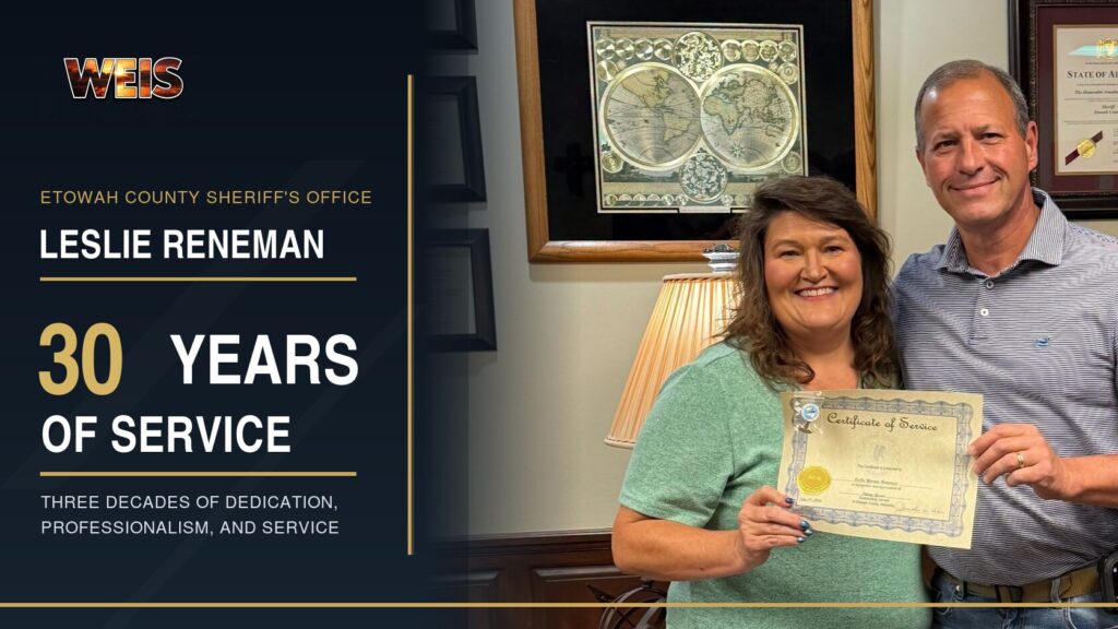 Leslie Reneman and Sheriff Jonathon Horton display her certificate recognizing 30 years of service to the Etowah County Sheriff’s Office.
