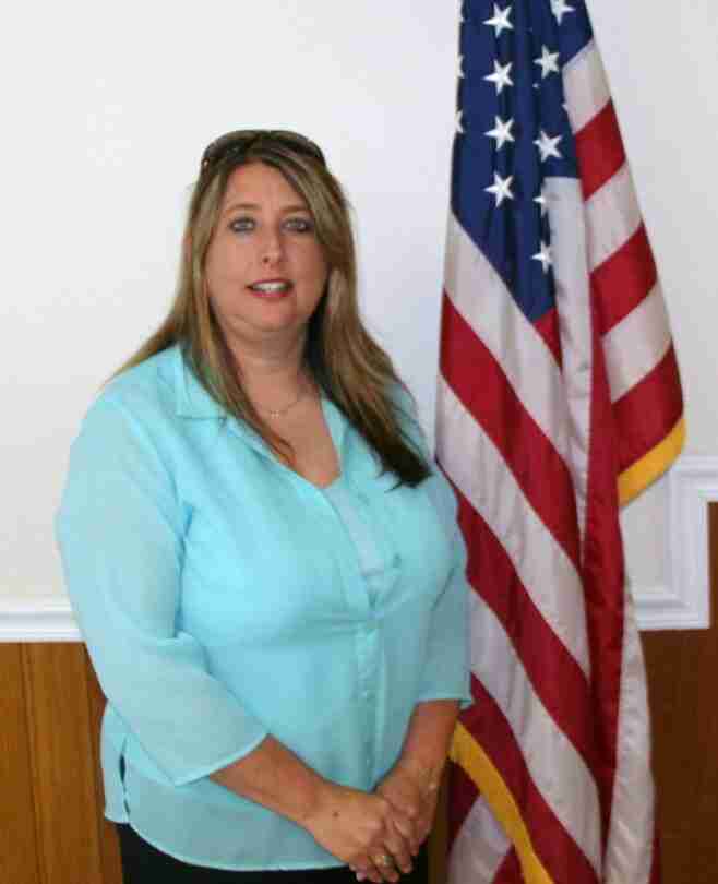 Former Cedar Bluff Mayor Tammy Grace Crane standing beside the American flag